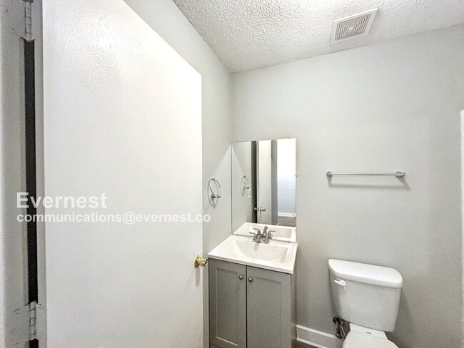 Building Photo - 3727 Kerwin Dr