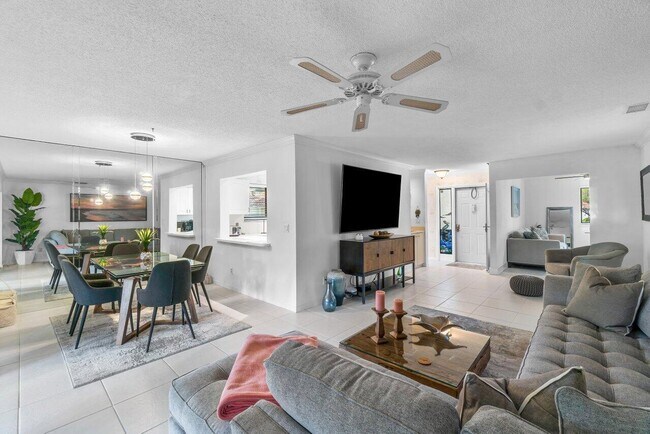 Building Photo - 50 Pelican Pointe Dr