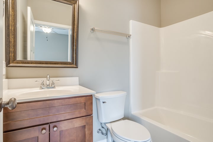 Building Photo - 140 Edgington Dr