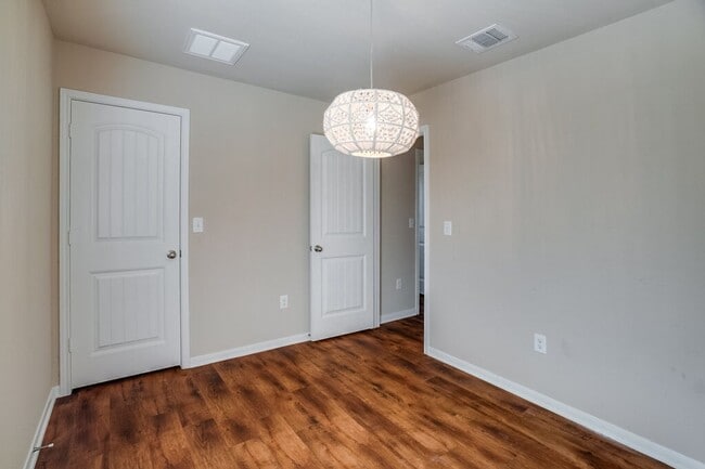 Building Photo - 5909 Roderick Dr