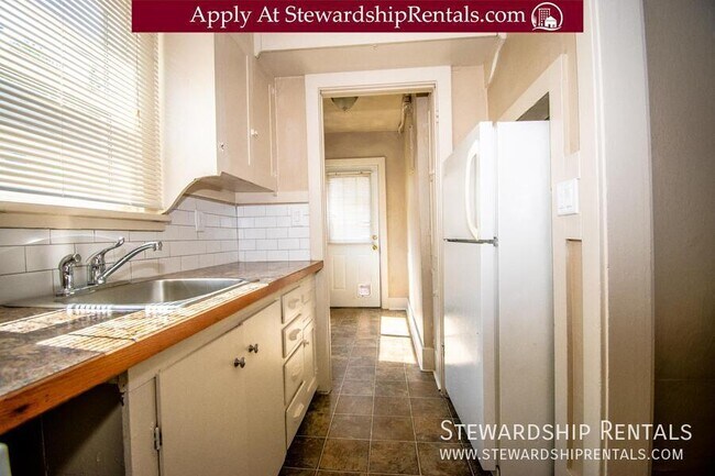 Building Photo - 2024 Emerald St