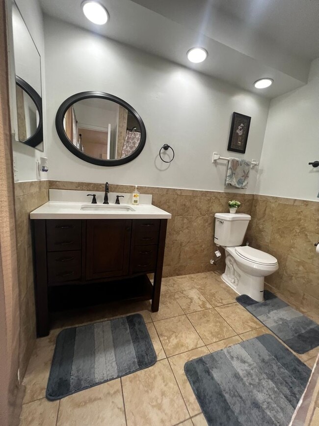 Building Photo - 3 BEDROOM 2 BATH CONVENIENTLY LOCATED WITH A TROPICAL OASIS IN THE BACK YARD!