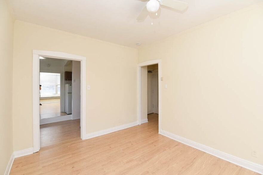 Building Photo - 457 W Melrose St