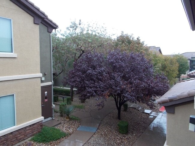 Building Photo - Spacious 2 Bedroom + Den, 2 Bath Condo in a Gated Community