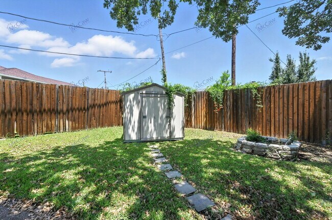Building Photo - 1903 Reverchon Dr