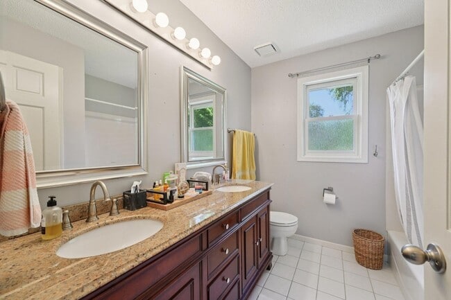 Building Photo - 1477X Langdon Pl