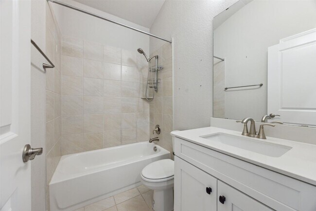 Building Photo - Your Ideal Home Awaits: Spacious 3/2 Bedro...