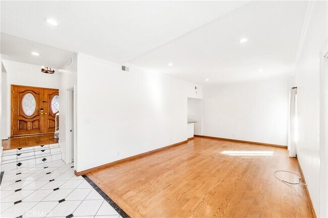 Building Photo - 16293 Wayfarer Ln