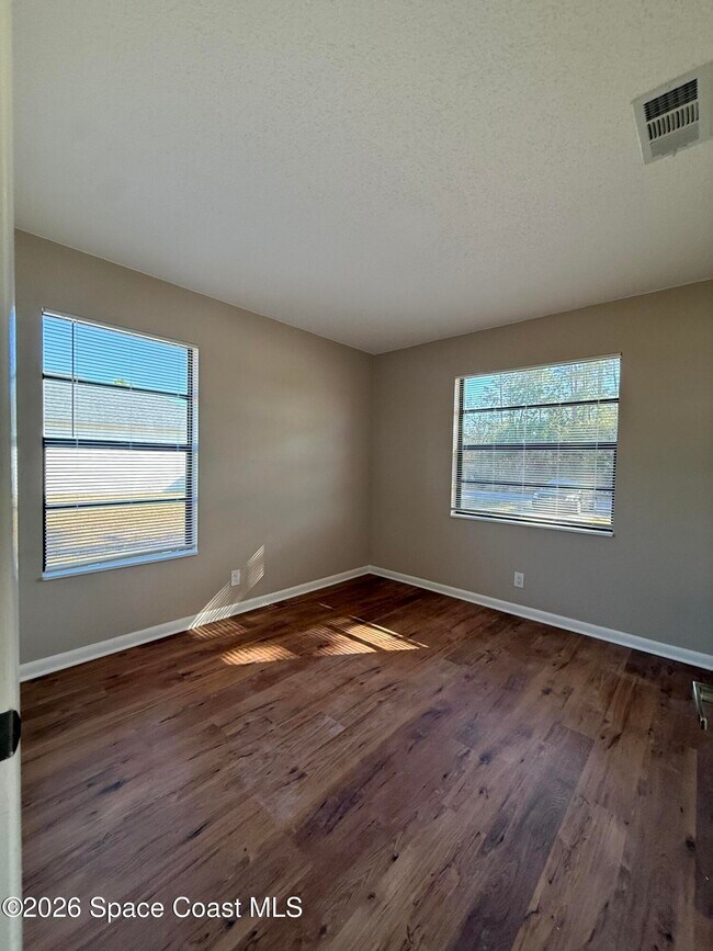 Building Photo - 2320 Madrid Ave SE