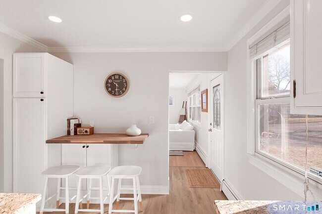 Building Photo - 36 Middlebury St