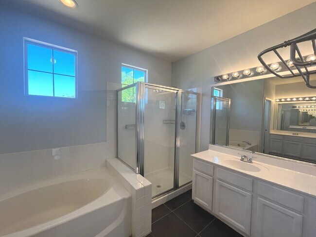 Building Photo - Discover this Gem w/sparkling pool & spa!
