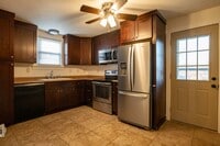 Building Photo - SCORE 1ST MONTH'S RENT FREE IF SIGNED BY FEB 6! Gorgeous 2 bedroom with BONUS ROOM in Scott Towns...