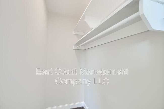 Building Photo - 2116 E Hoffman St