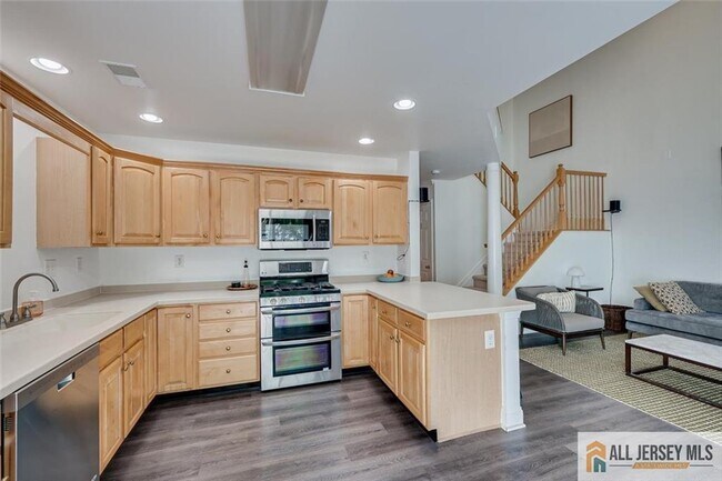 Building Photo - 403 Somerset Ct