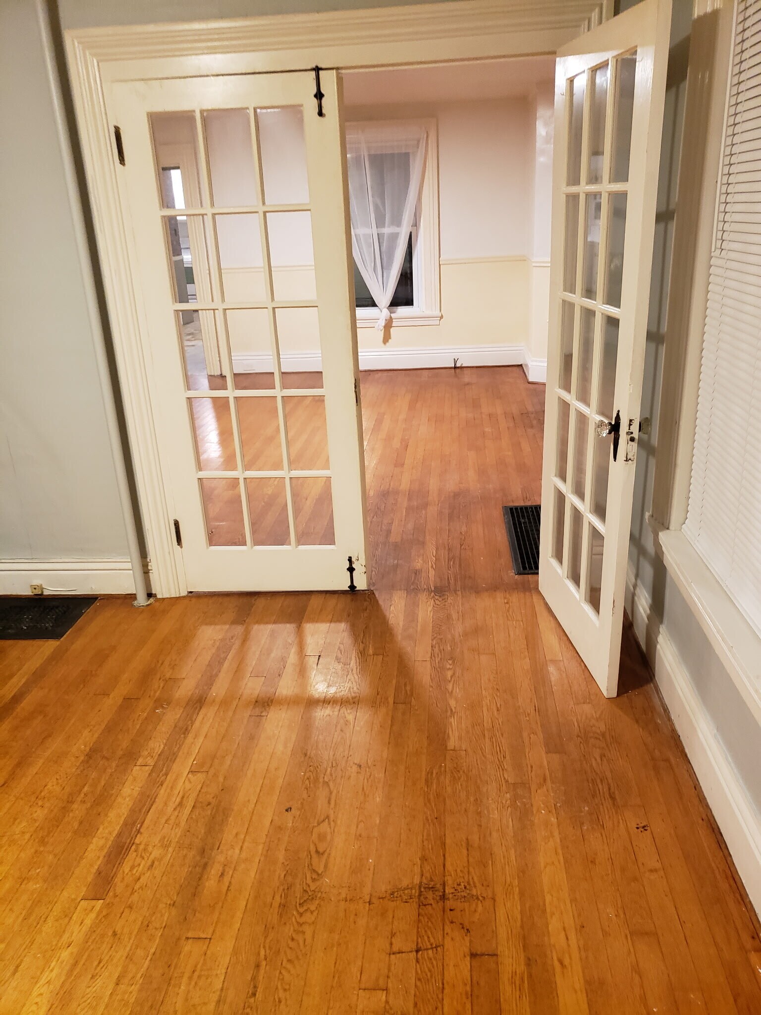 Building Photo - 196 Main St