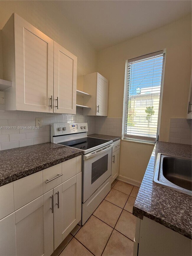 Building Photo - 1361 Meridian Ave