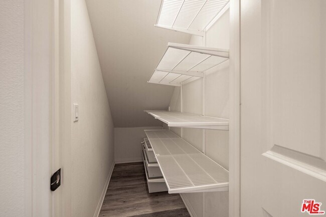 Building Photo - 27639 Sawtooth Ln