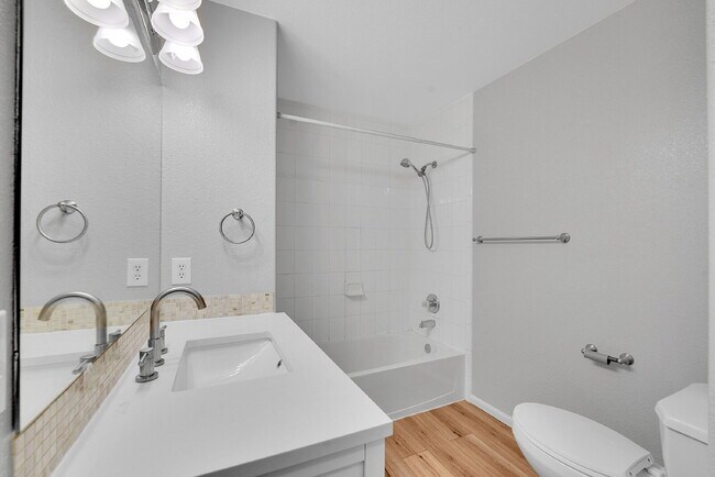 Building Photo - $2,550.00 - 3-bed, 3-bath split-level loca...