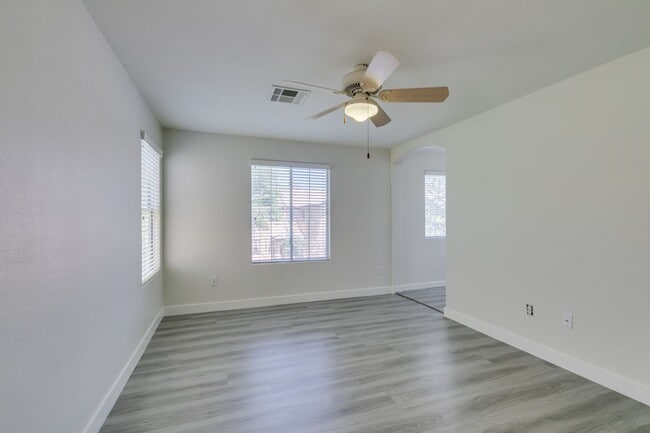 Building Photo - NEWLY UPDATED 4 BEDROOM HOME IN THE SOUTHWEST