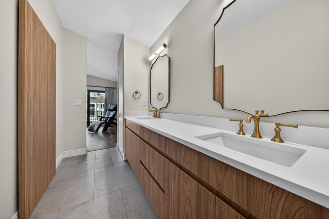 Building Photo - 1505 SE 11th St