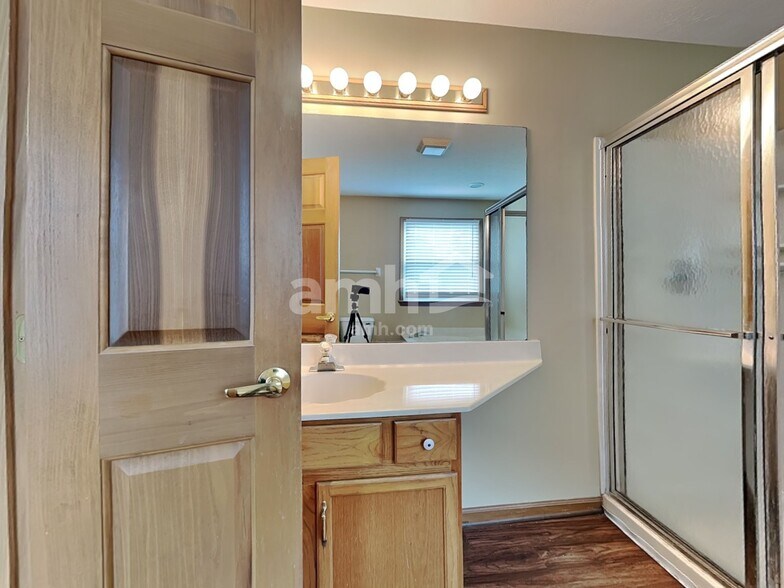 Building Photo - 1052 Windsor Crossing