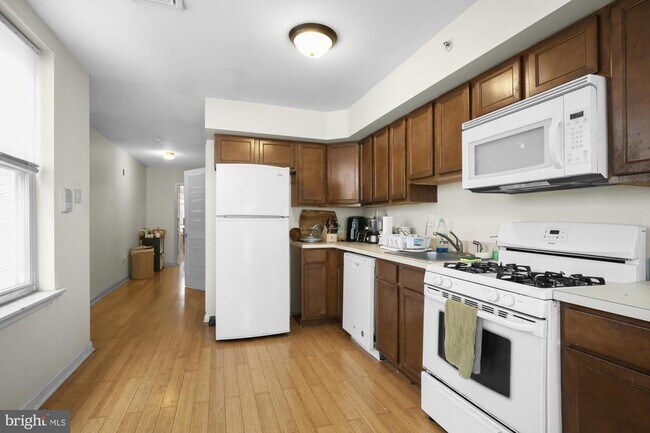 Building Photo - 1215 S 18th St