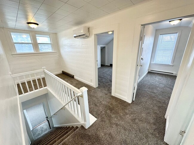 Building Photo - 610 S Pine St