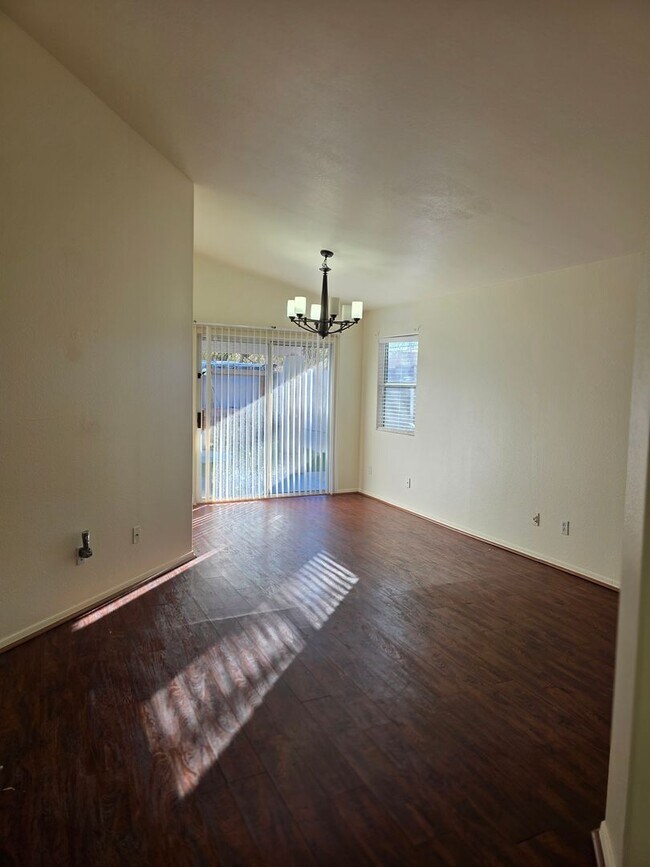 Building Photo - Beautiful 3BR 2BA Home w/ Private Pool • Pool + Covered Patio • Attached Garage in Phoenix