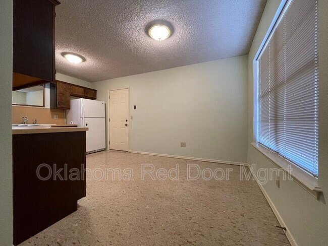 Building Photo - 1600 NE 5th St