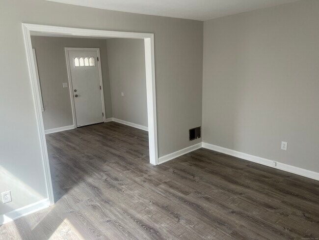 Building Photo - 53 Sisson St