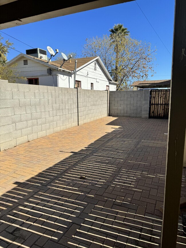 Building Photo - 2014 N 16th Ave