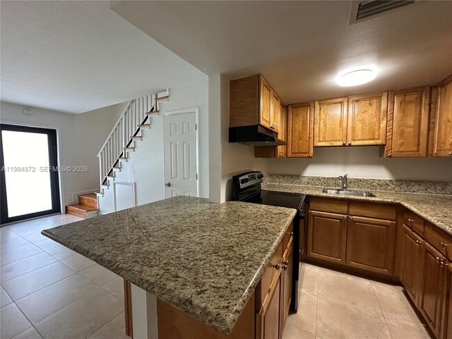 Building Photo - 2705 NE 9th Ave