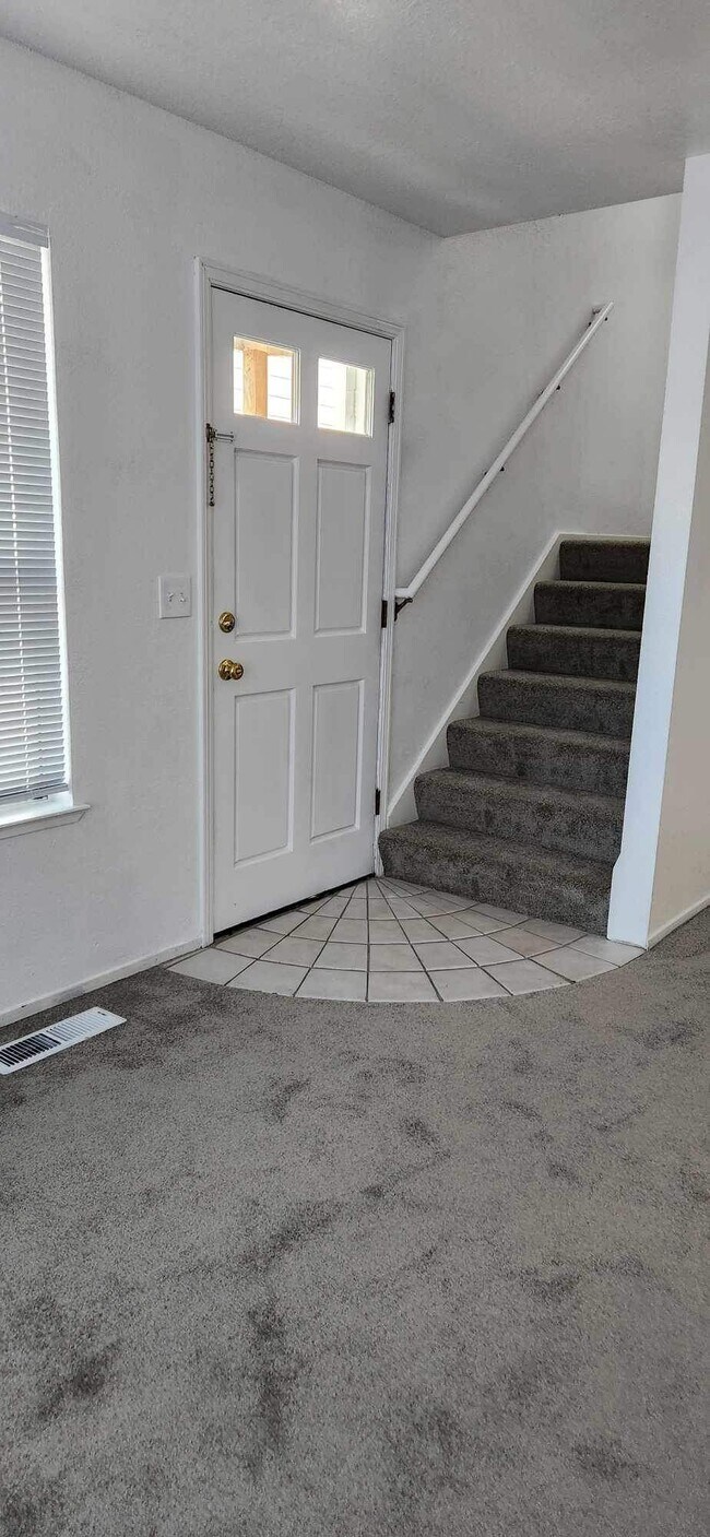 Entry - 422 Even St