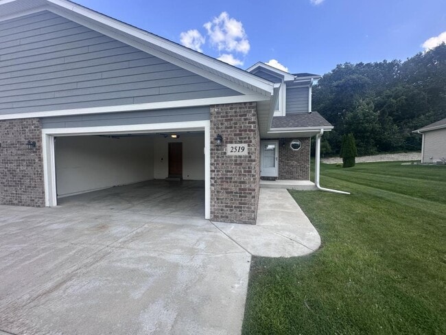 Building Photo - 2519 Parkfield Dr