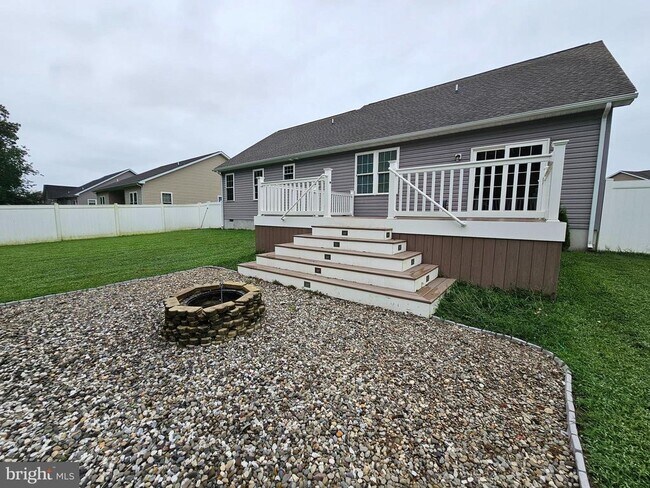 Building Photo - 270 Waterway Dr