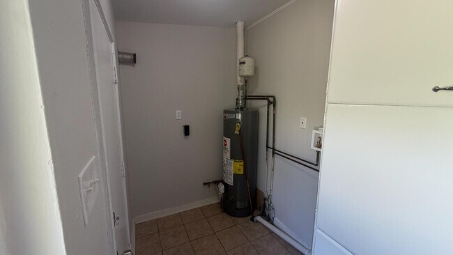 Building Photo - 9828 Omega Dr