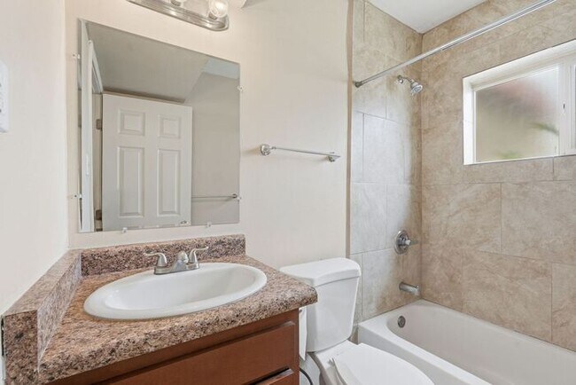 Building Photo - 2520 E Cameron Vista