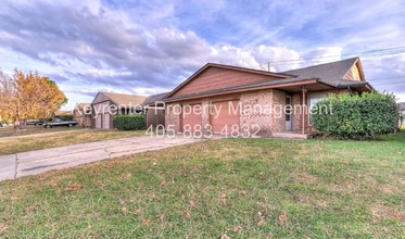 Building Photo - * * * $250 Move-in Special * * * Charming 2-Bedroom / 2-Bathroom Home! * * * $250 Move-in Special...