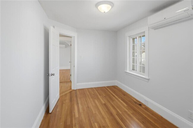 Building Photo - 21 Earlham Way