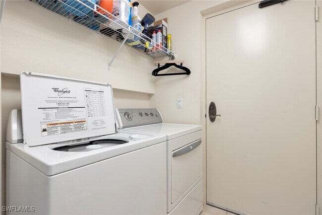 Building Photo - 1065 Borghese Ln