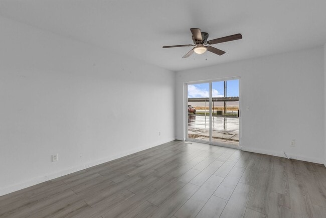 Building Photo - Main Street Kamas Condo