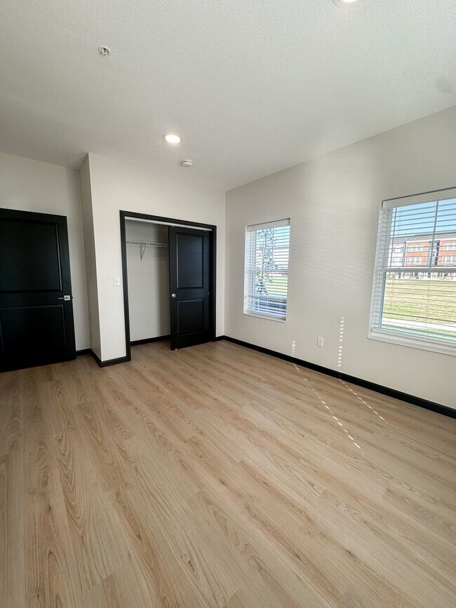 Building Photo - Beautiful 2 Bed, 2 Bath Apartment in PRIME location!  Furnished & Unfurnished Options Available!