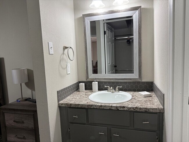 Building Photo - 6701 Eastridge Rd