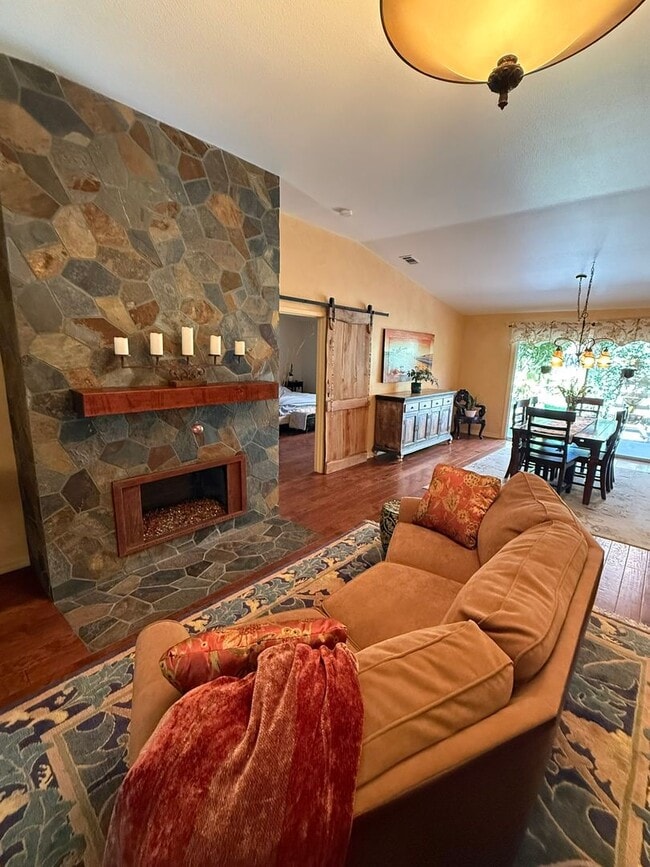 Building Photo - Gorgeous single story 3 bedroom home