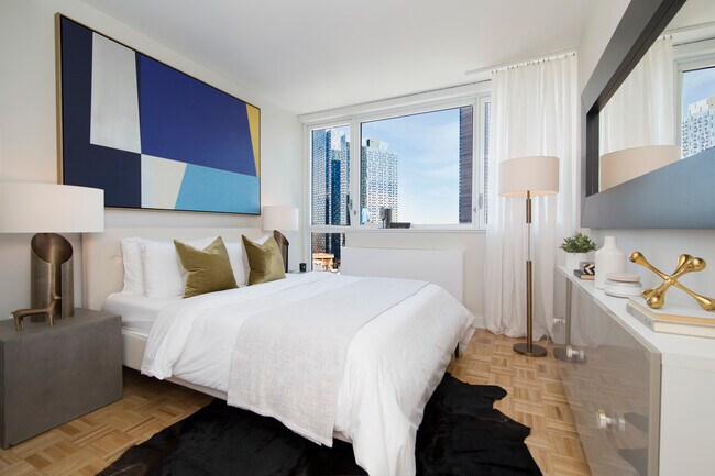Interior Photo - Linc LIC