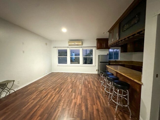 Building Photo - 1708 N Gramercy Pl