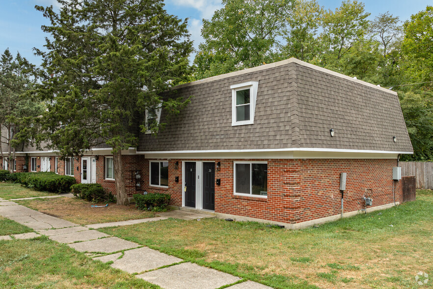 Primary Photo - Townhouse Court Apartments