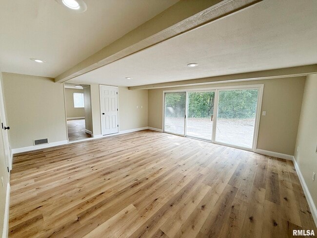 Building Photo - 3440 Villa Ridge