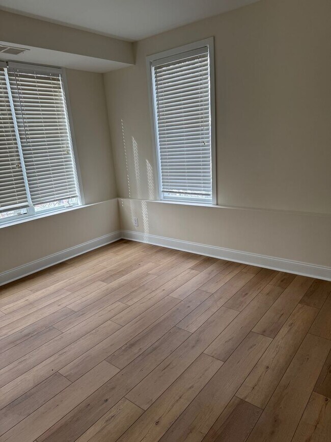 Building Photo - Nob Hill 2 Bedroom 2 Bath renovated Condo in Manayunk for rent $2,495/month