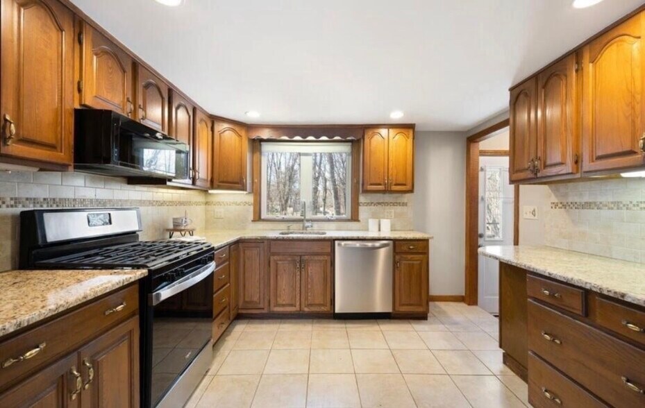 Building Photo - 25 Brown St